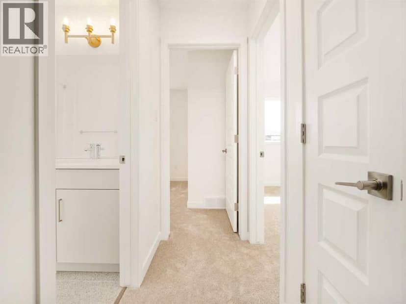 2500 43 Street S — photo 13 of 21