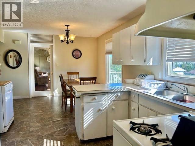 5408 W 54 AVENUE, Fort Nelson, photo 2