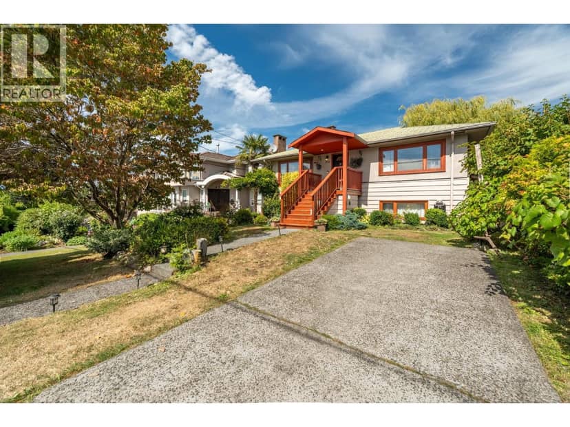 430 W KINGS ROAD, North Vancouver, photo 2