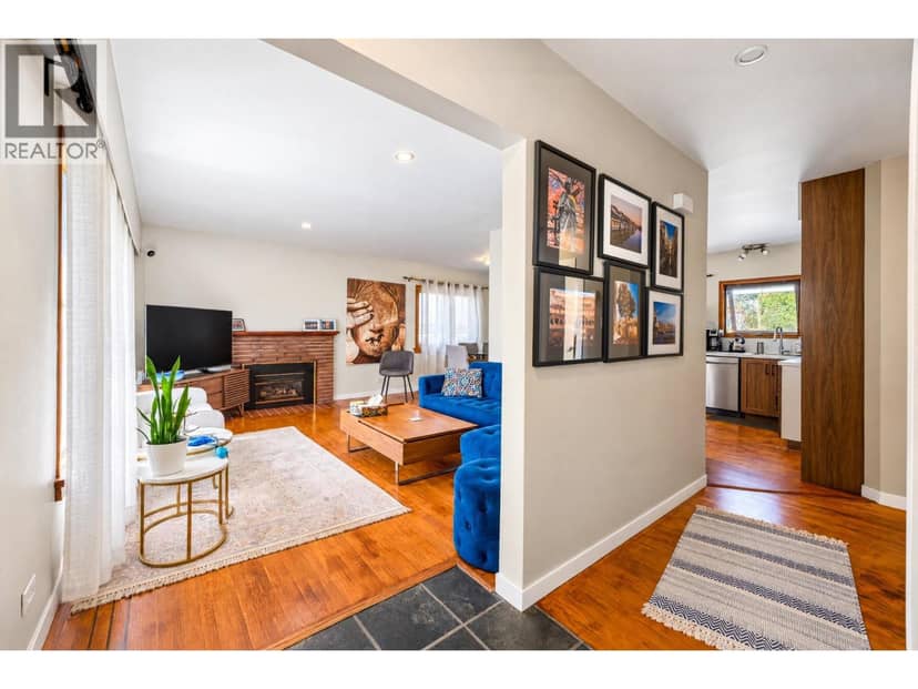 430 W KINGS ROAD, North Vancouver, photo 3