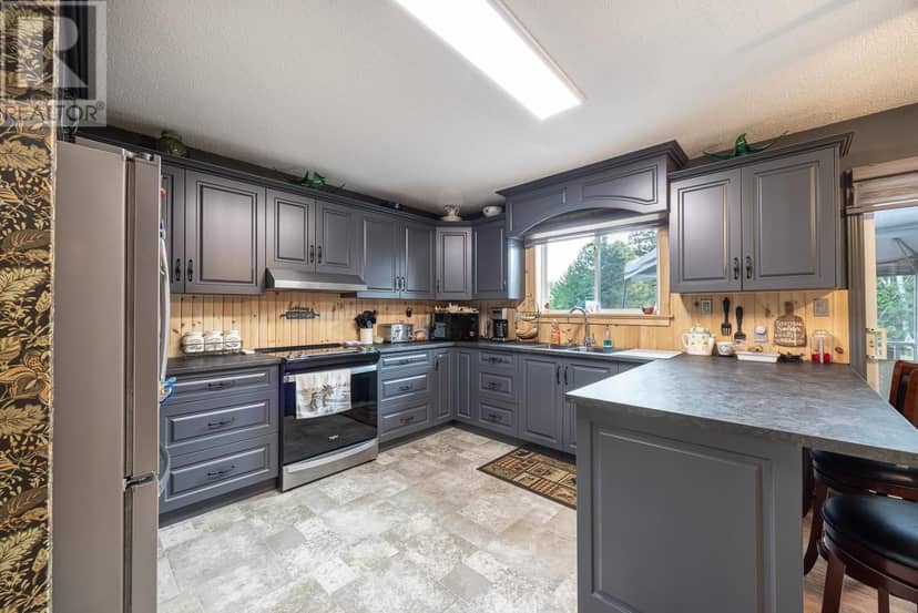 2032 20th Side RD — photo 15 of 40