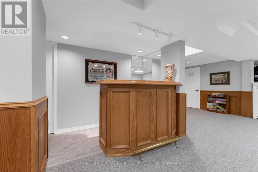 1075 Mayfair Road — photo 25 of 33