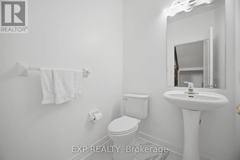 363 Holmes Crescent — photo 14 of 35
