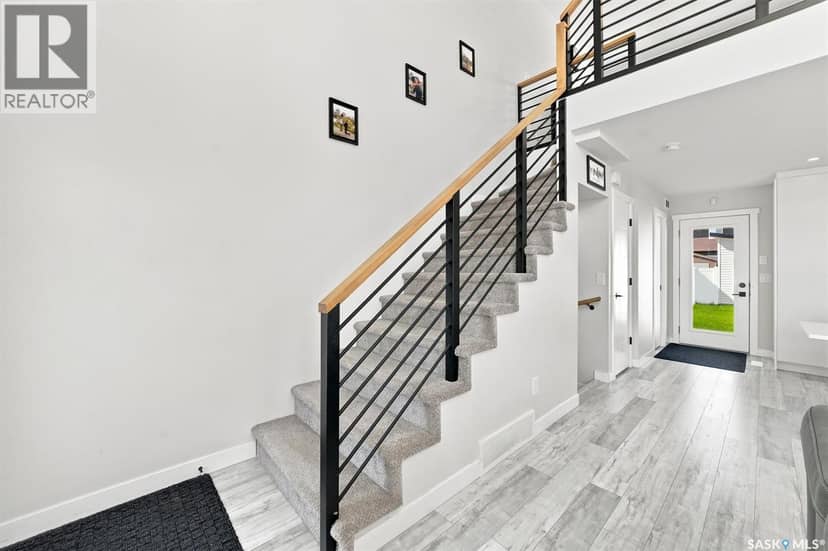 332 McFaull CRESCENT — photo 17 of 37