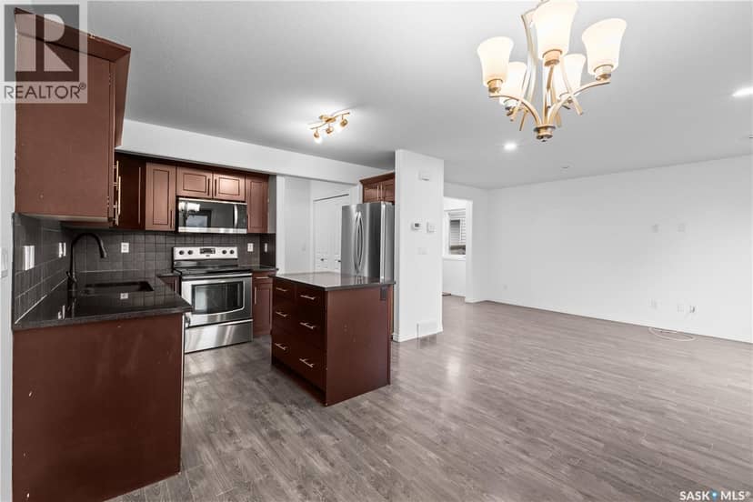 110 Henick CRESCENT — photo 11 of 40