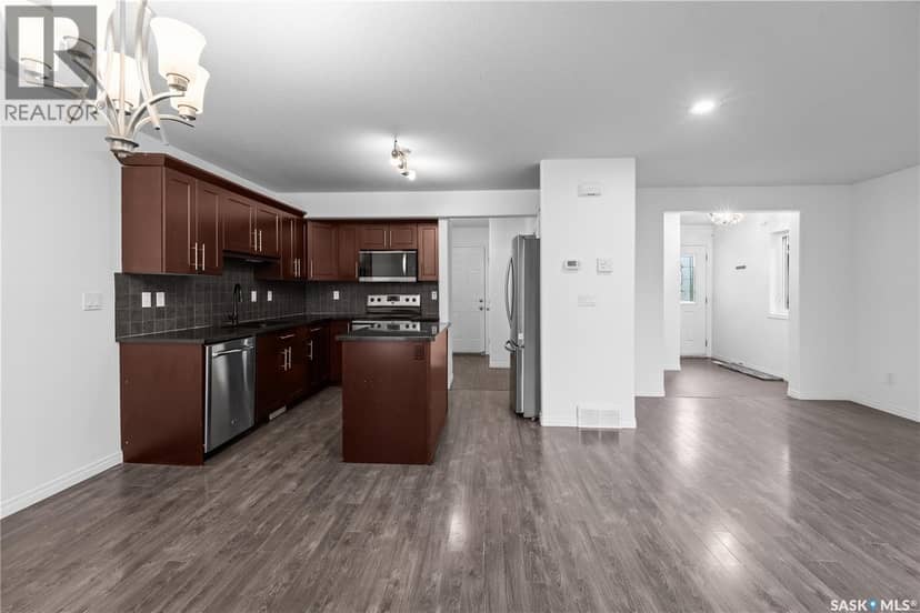 110 Henick CRESCENT — photo 12 of 40