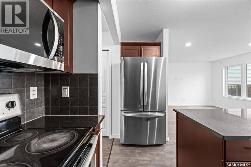 110 Henick CRESCENT — photo 13 of 40