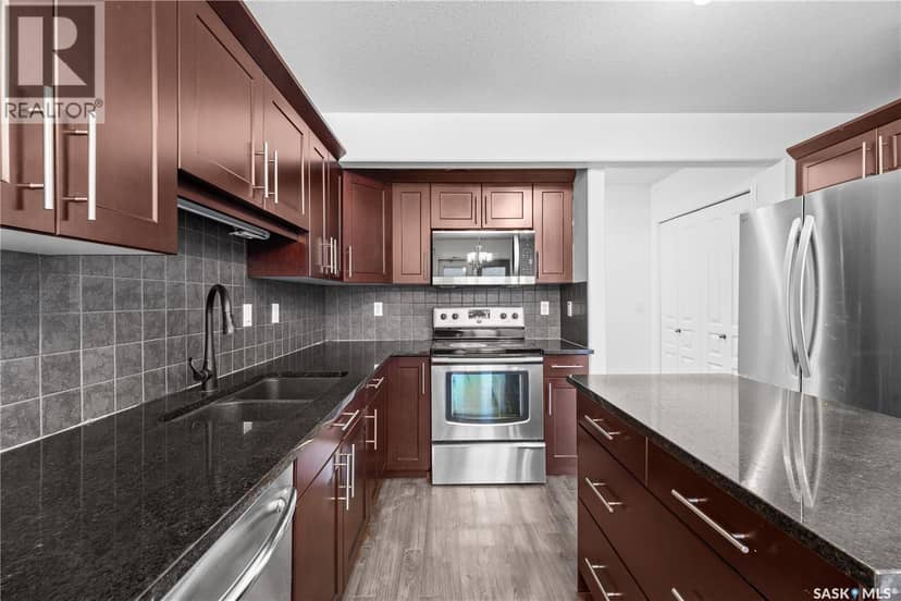 110 Henick CRESCENT — photo 14 of 40
