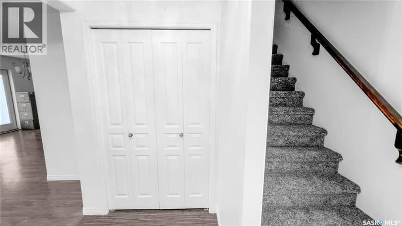 110 Henick CRESCENT — photo 17 of 40