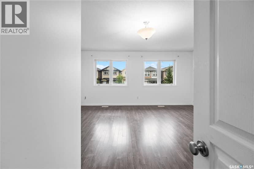 110 Henick CRESCENT — photo 18 of 40