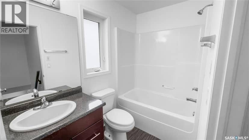 110 Henick CRESCENT — photo 21 of 40
