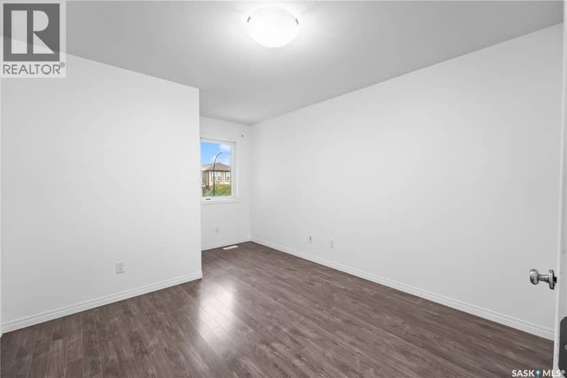 110 Henick CRESCENT — photo 29 of 40