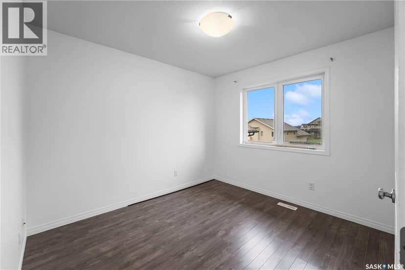 110 Henick CRESCENT — photo 32 of 40