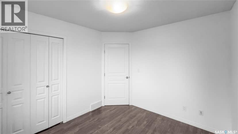 110 Henick CRESCENT — photo 33 of 40