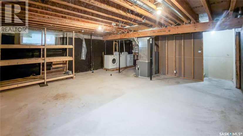 110 Henick CRESCENT — photo 37 of 40