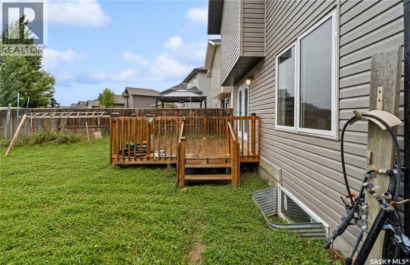 110 Henick CRESCENT — photo 39 of 40