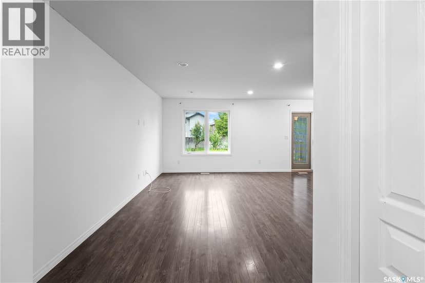 110 Henick CRESCENT — photo 6 of 40