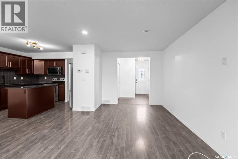110 Henick CRESCENT — photo 7 of 40