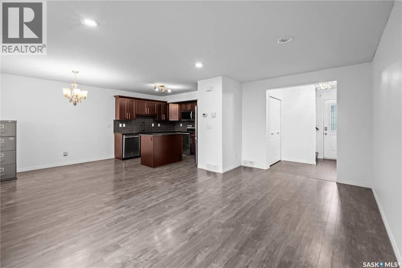 110 Henick CRESCENT — photo 8 of 40