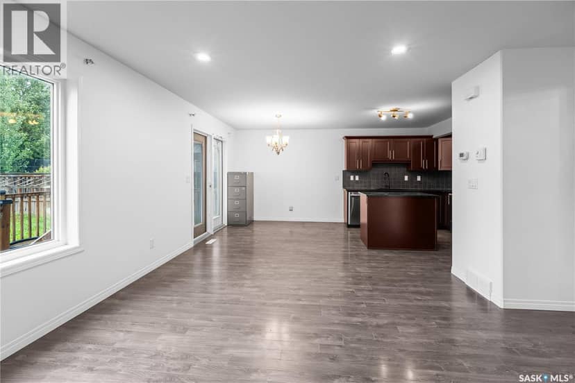 110 Henick CRESCENT — photo 9 of 40