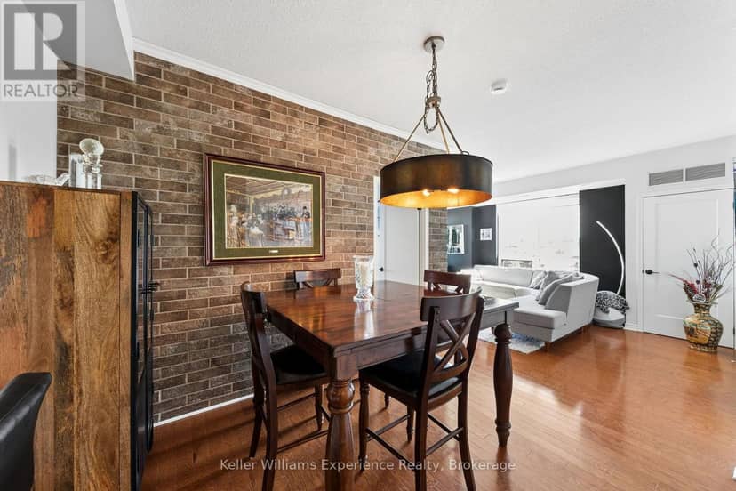 706 - 699 Aberdeen Boulevard — photo 10 of 22