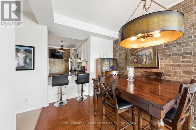 706 - 699 Aberdeen Boulevard — photo 9 of 22