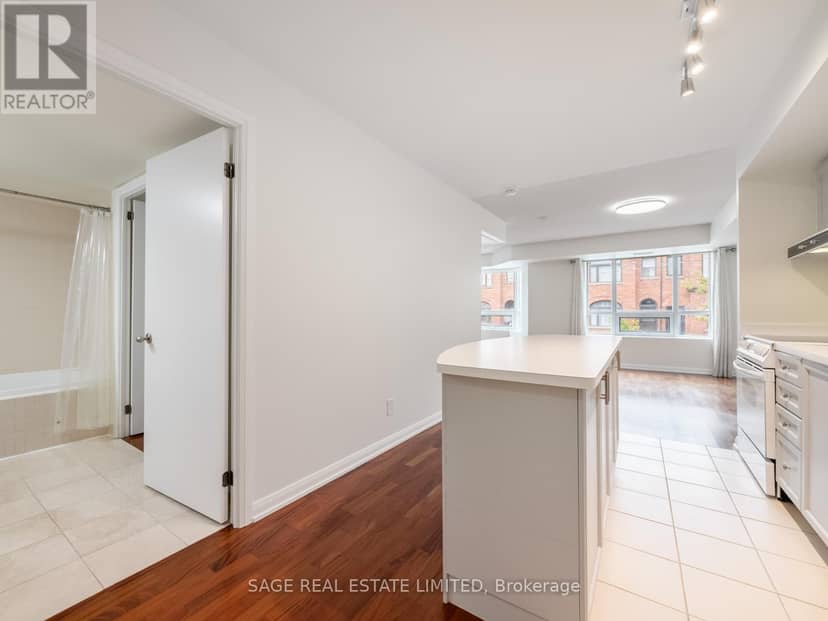 209 - 18 Beverley Street — photo 10 of 40