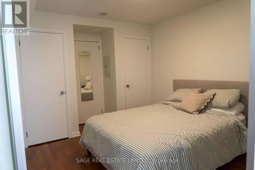 209 - 18 Beverley Street — photo 24 of 40