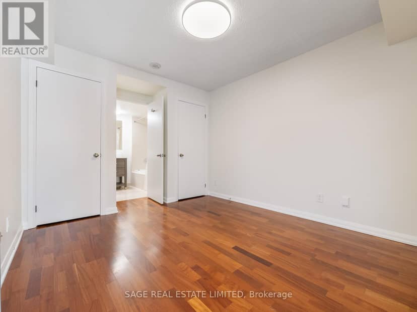209 - 18 Beverley Street — photo 25 of 40