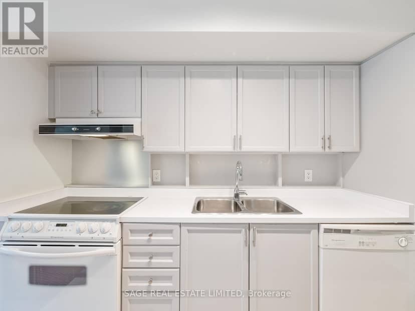 209 - 18 Beverley Street — photo 7 of 40