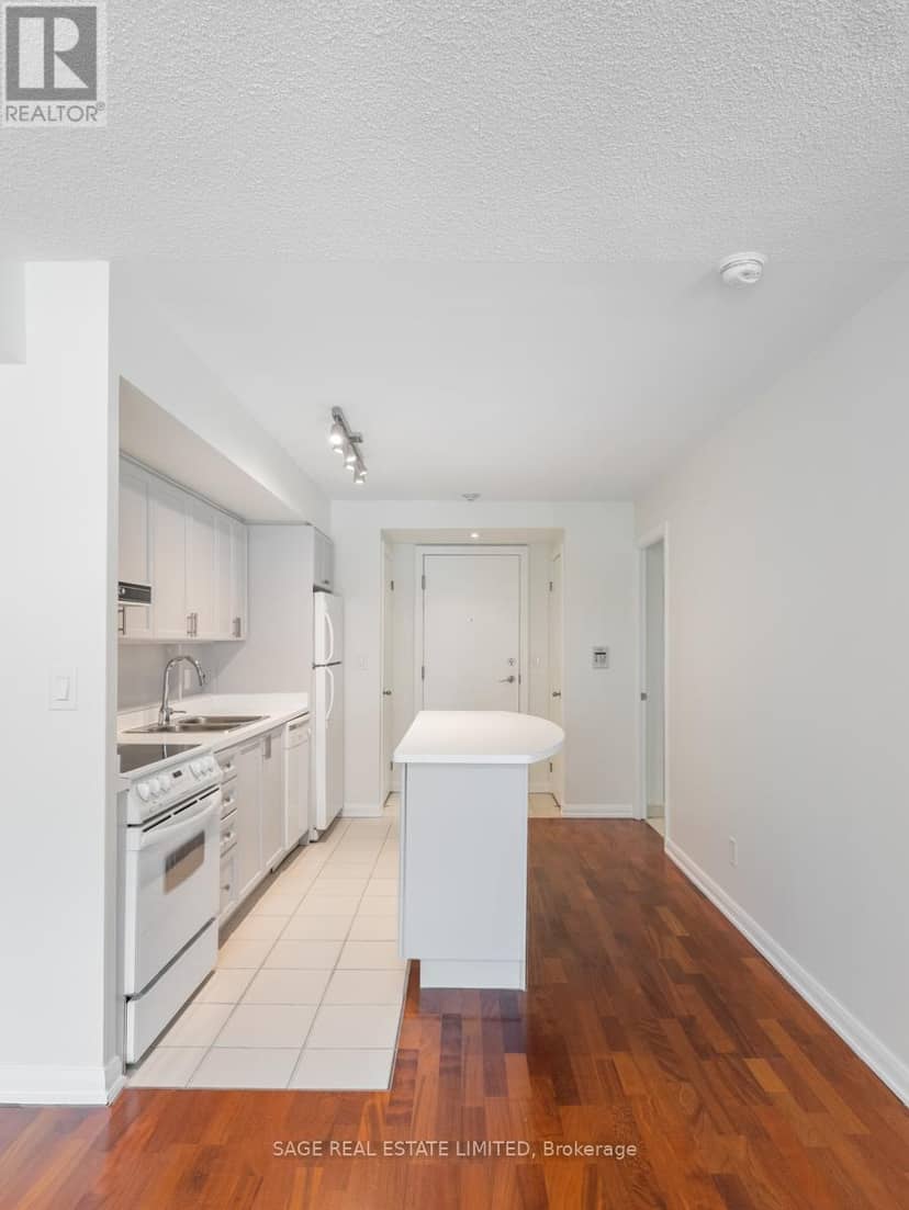 209 - 18 Beverley Street — photo 9 of 40