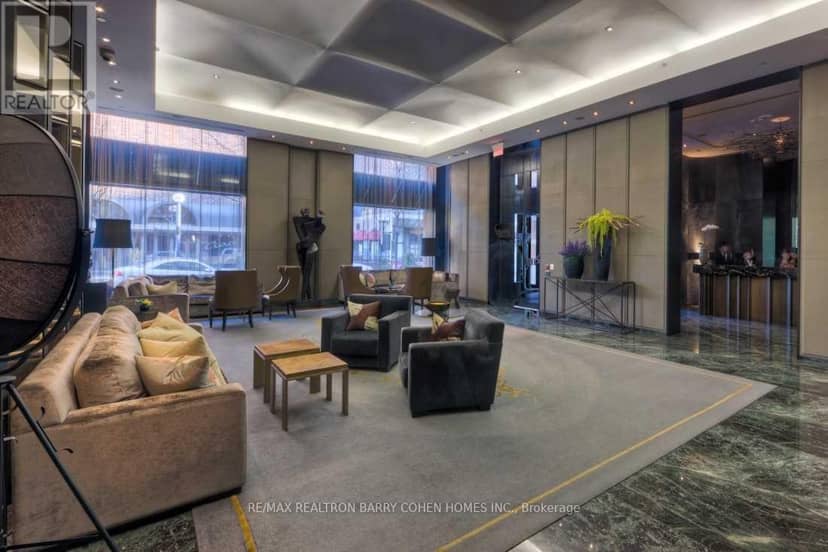 703 - 118 Yorkville Avenue, Toronto, photo 2