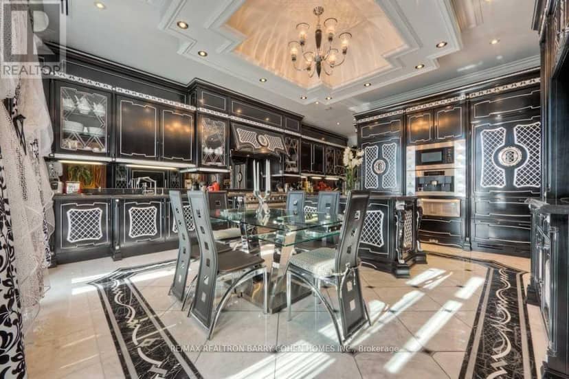 703 - 118 Yorkville Avenue, Toronto, photo 7