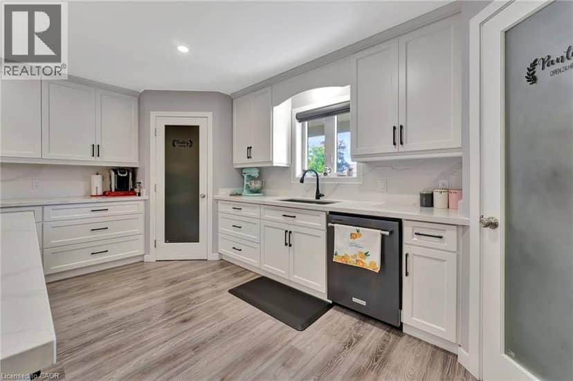12 ALBERT Street — photo 10 of 40