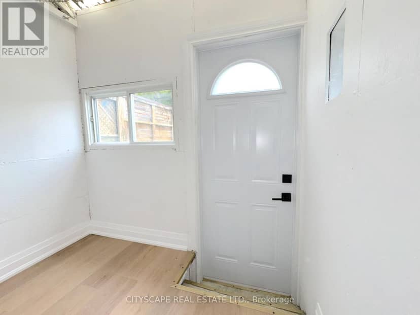 195 Islington Avenue — photo 18 of 39