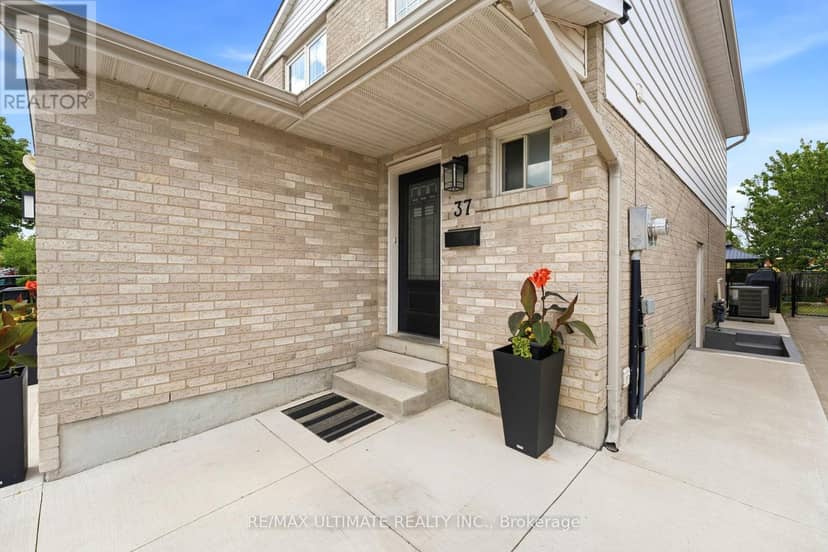 37 Cathy Jean Crescent — photo 2 of 32