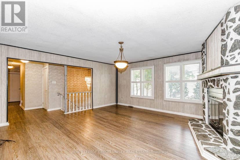 5945 King Street — photo 17 of 36