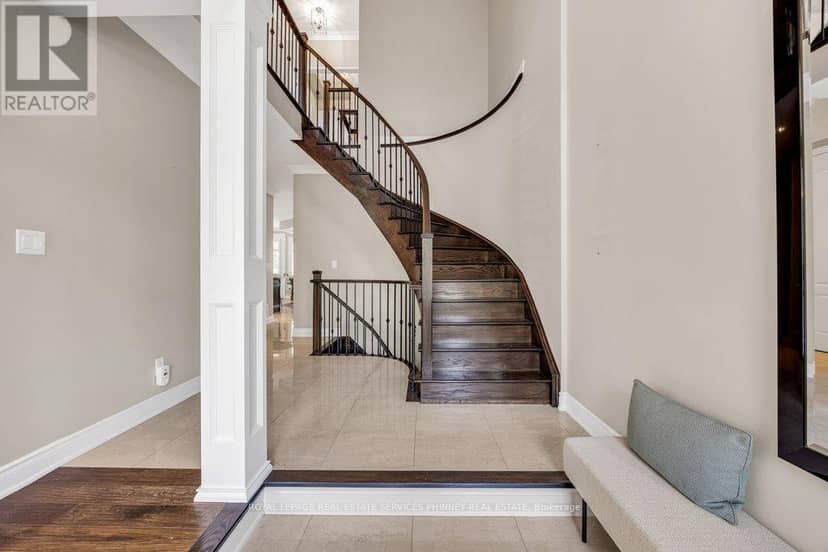 2444 Chateau Common, Oakville, photo 4