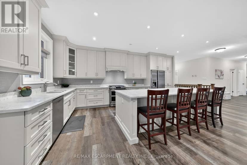 31 Sycamore Drive — photo 11 of 40
