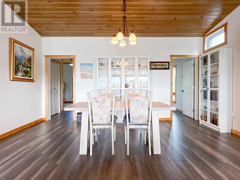 11348 Shore Road — photo 15 of 40