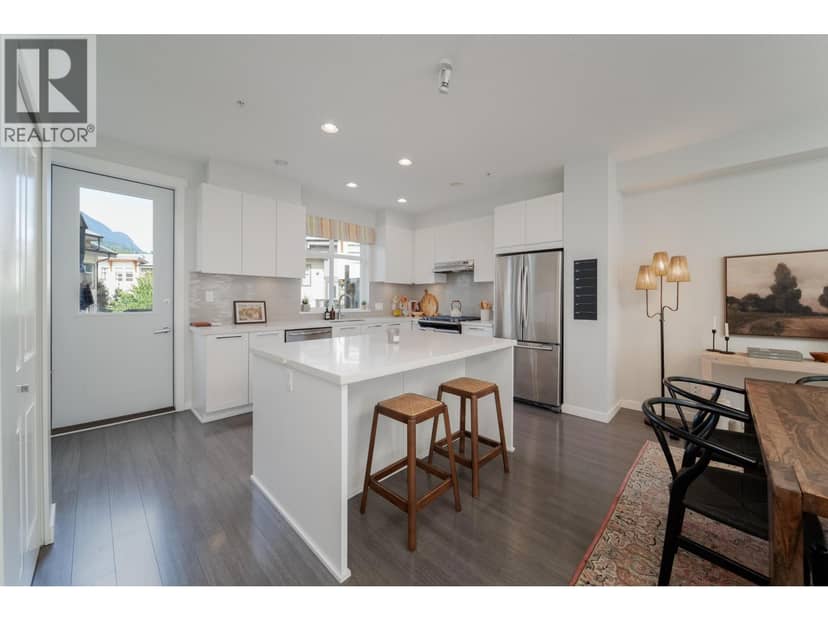 61 39548 LOGGERS LANE, Squamish, photo 8