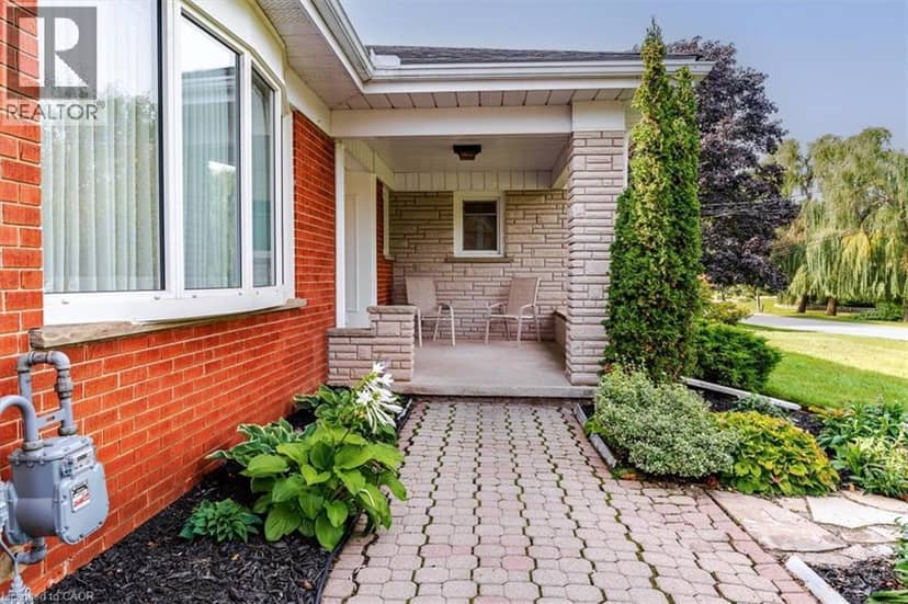 12 DAVERN Road — photo 3 of 40