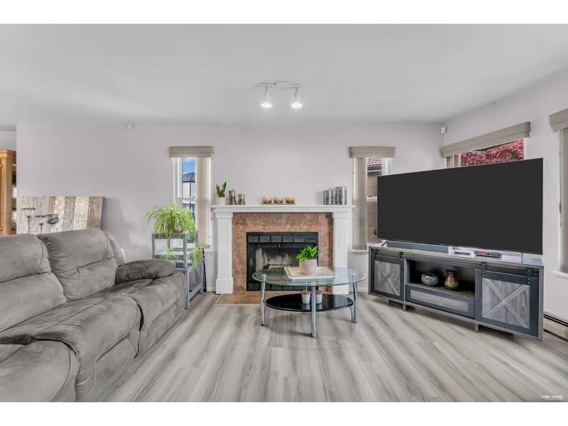 8020 DOMINION PLACE, Surrey, photo 4