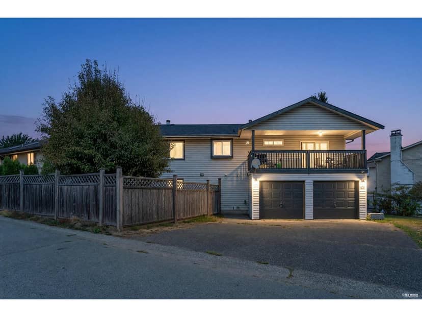 8020 DOMINION PLACE, Surrey, photo 2