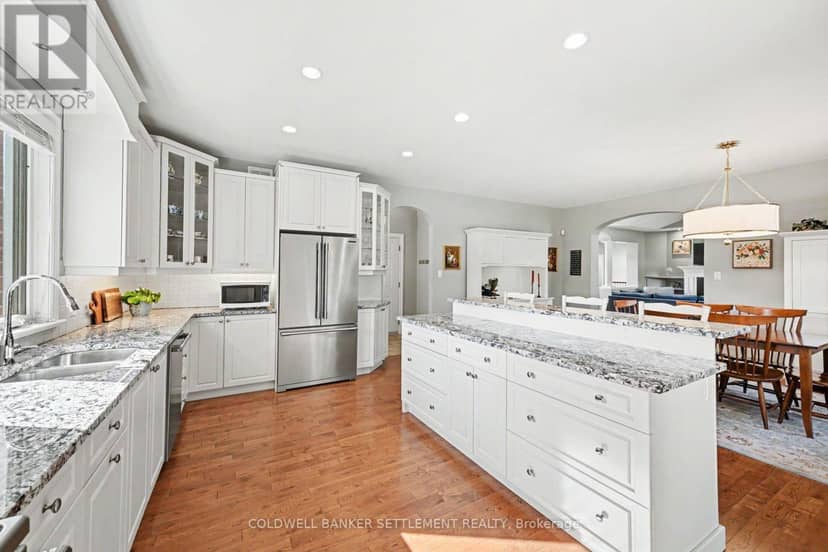 8 Taggart Crescent — photo 20 of 40