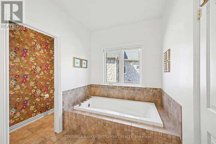 8 Taggart Crescent — photo 31 of 40