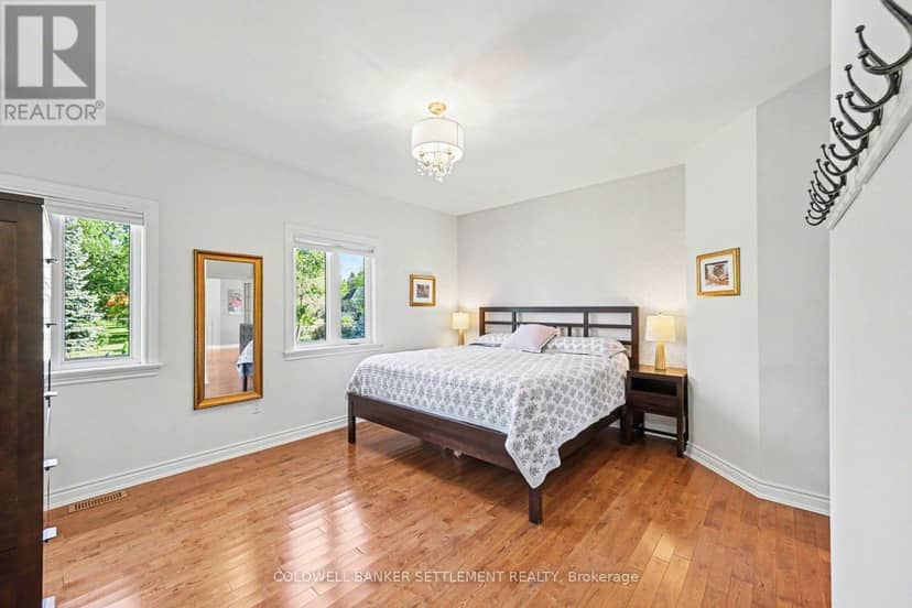 8 Taggart Crescent — photo 33 of 40