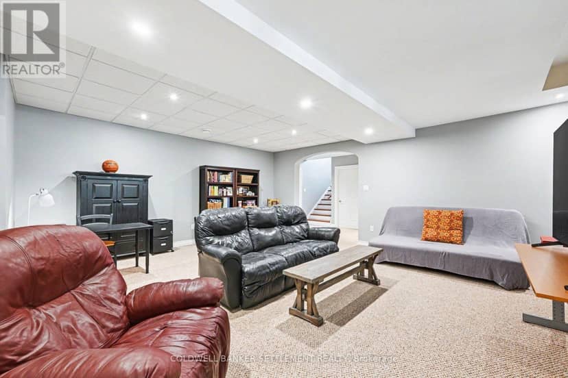 8 Taggart Crescent — photo 37 of 40