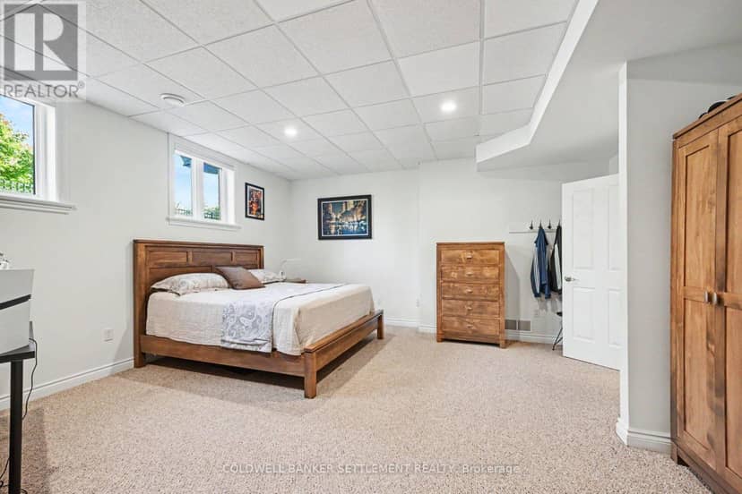 8 Taggart Crescent — photo 38 of 40