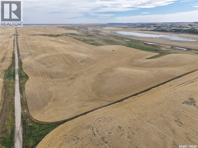 531.43 Acres Mixed Use Land Near Willow Bunch — photo 1 of 30